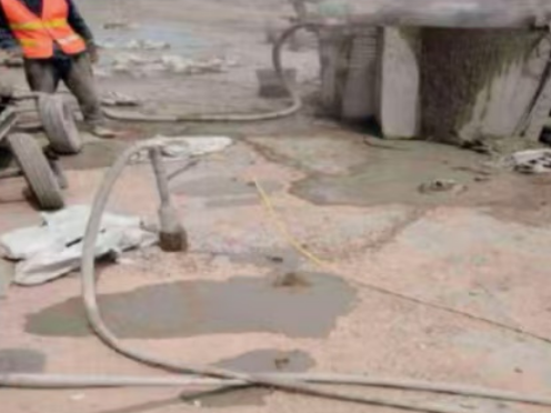 社旗县水泥混凝土路面板底注浆技术 路面脱空注浆整治方案