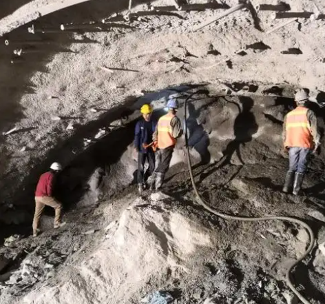 社旗县拱顶带模注浆料的施工流程及注意事项